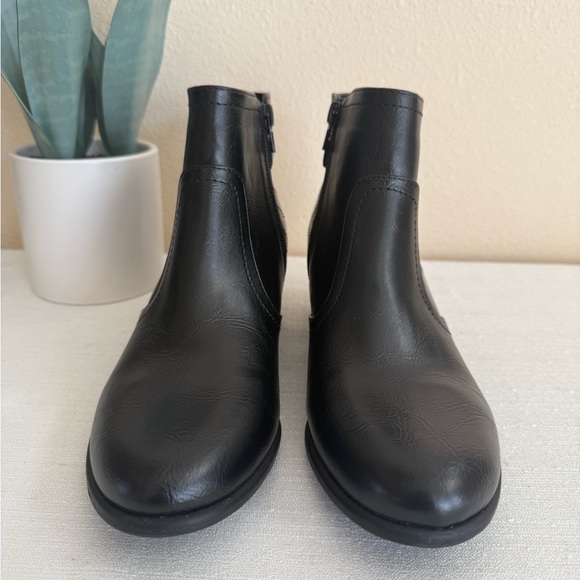 New Unisa Palize 3 Black Quilted Faux Leather Heeled Ankle Boots - Picture 5 of 13